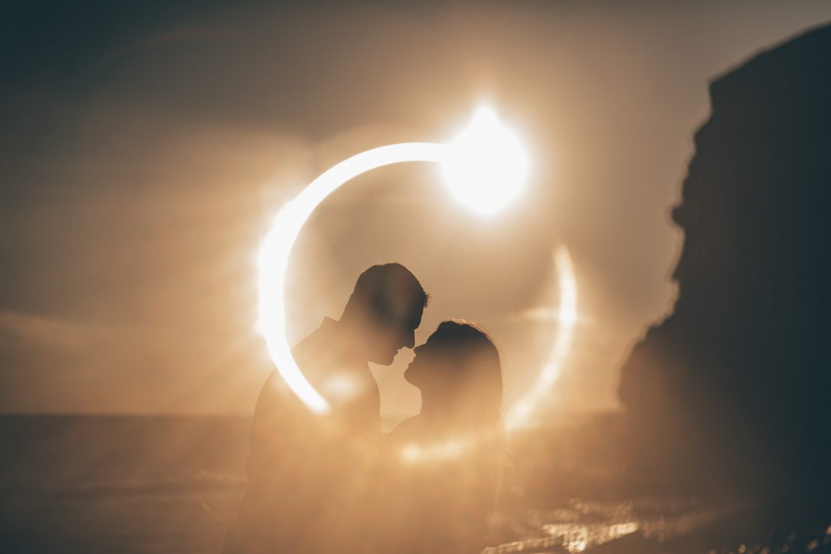 ring of fire bride and groom engagement shoot silhouette sunset sunflare rachel lambert photography