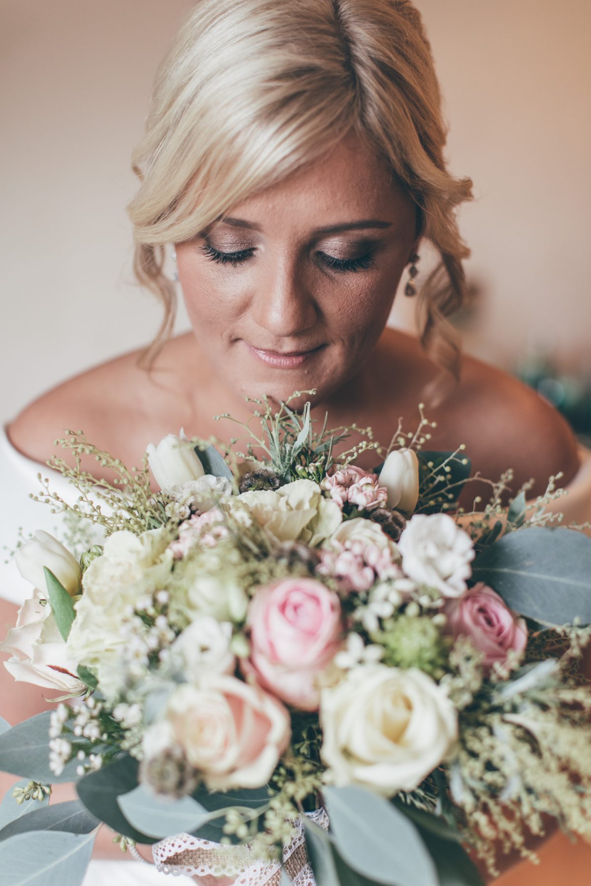 bride with bouquet 
