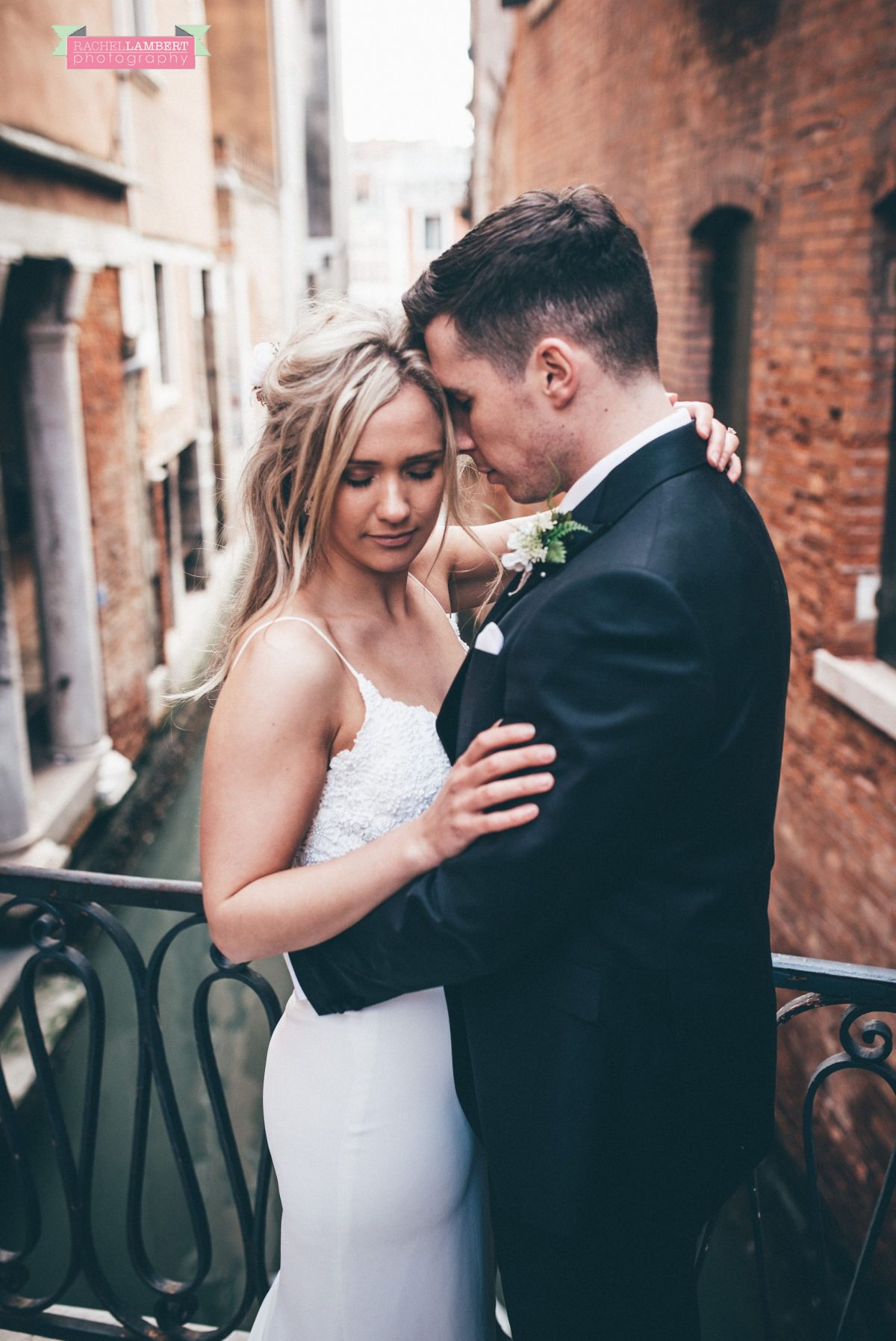 bride and groom canal bridge Venice italy