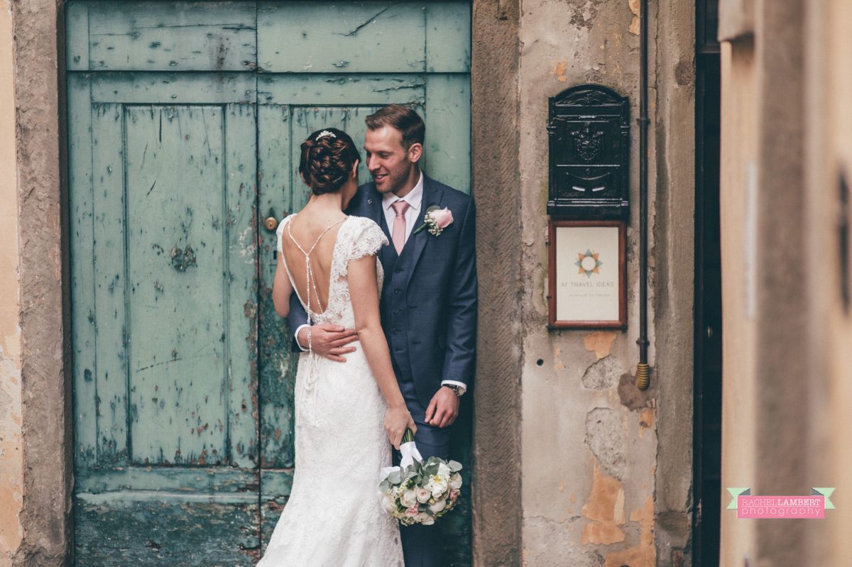 bride and groom portrait wedding in italy colour cortona tuscany green door