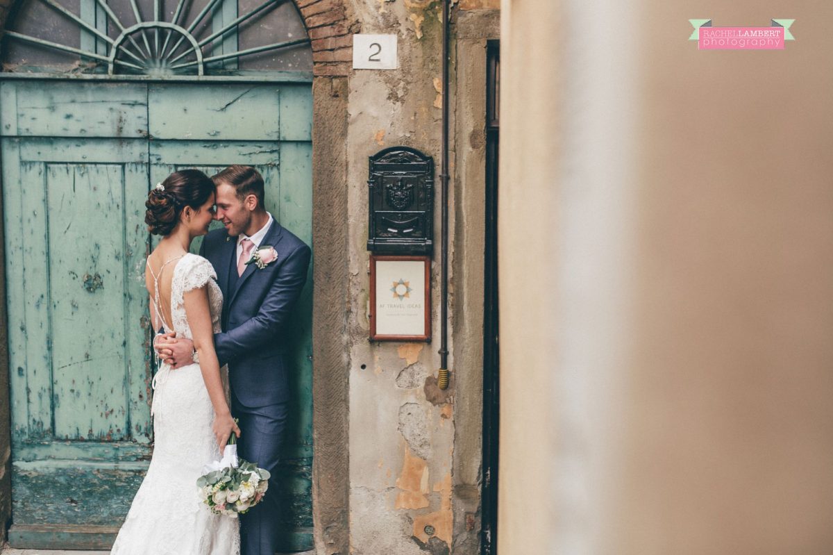 bride and groom portrait wedding in italy colour cortona tuscany green door