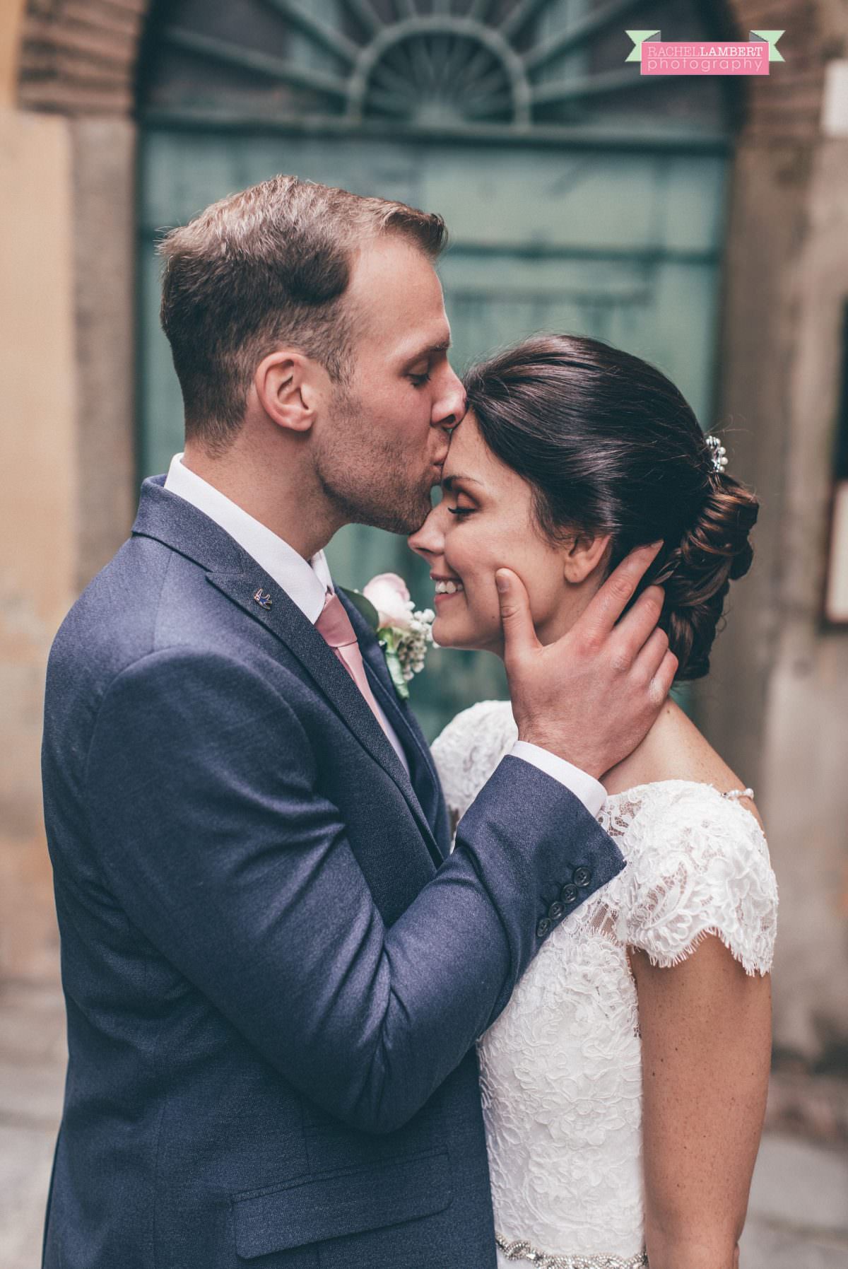 bride and groom portrait wedding in italy colour cortona tuscany green door