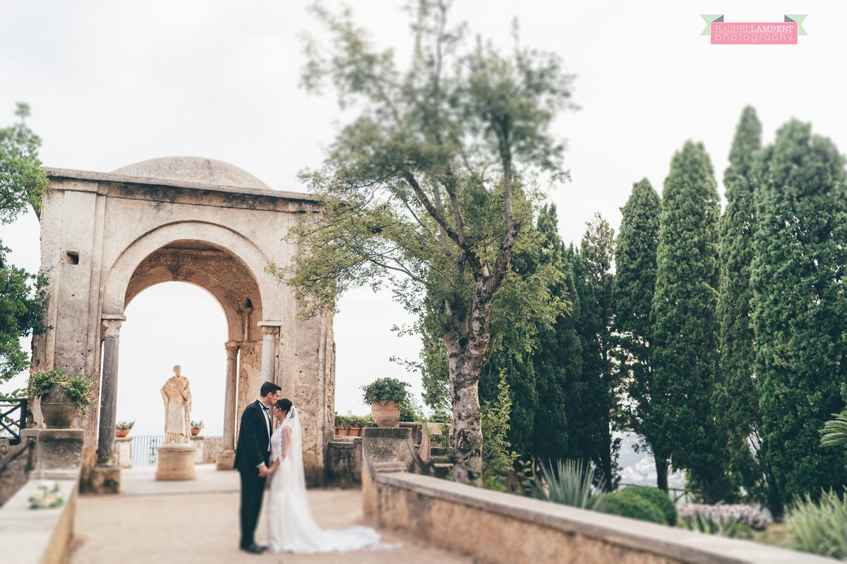 villa cimbrone ravello amalfi wedding photos bride and groom