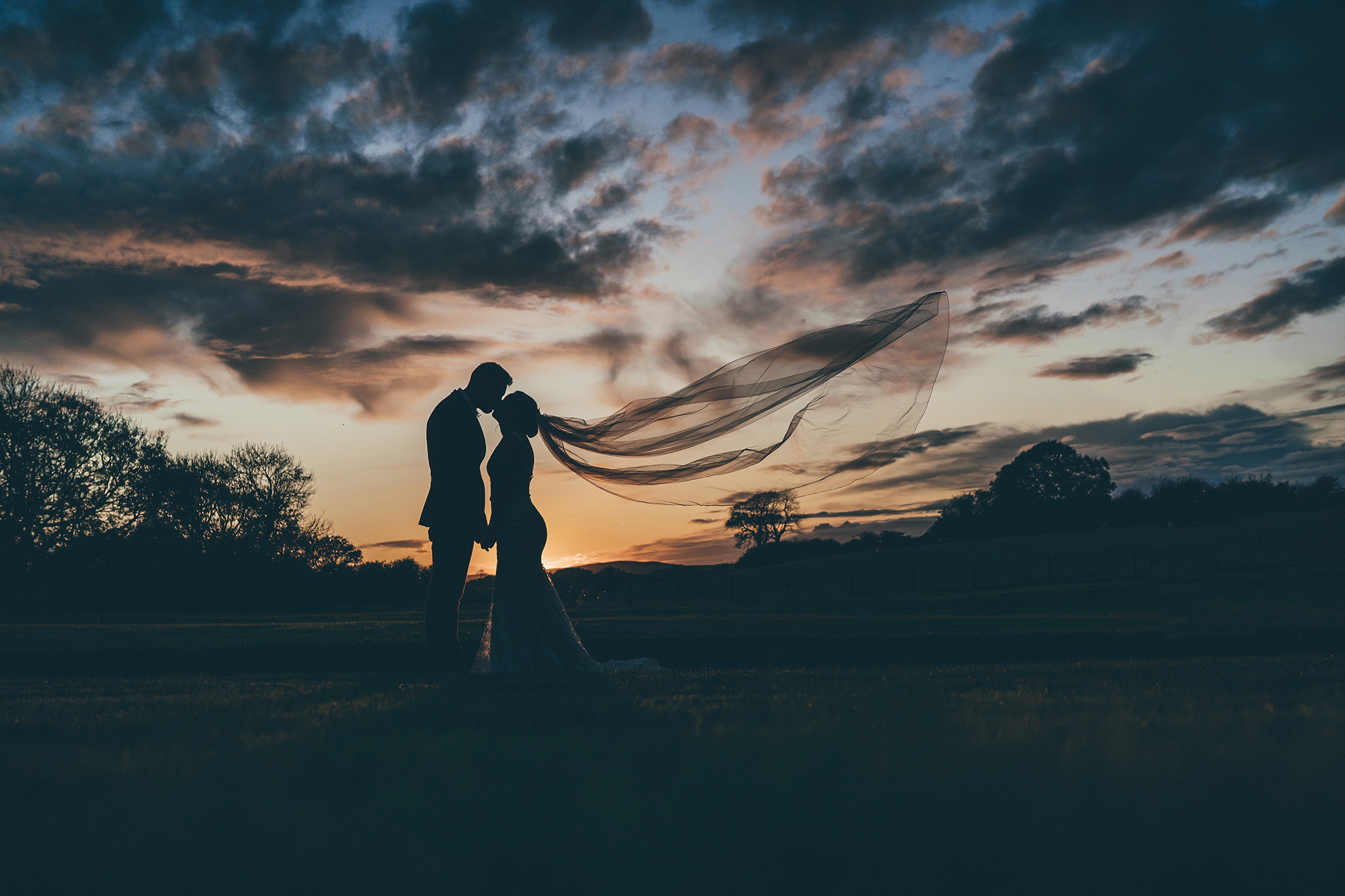 golden hour planning your wedding day